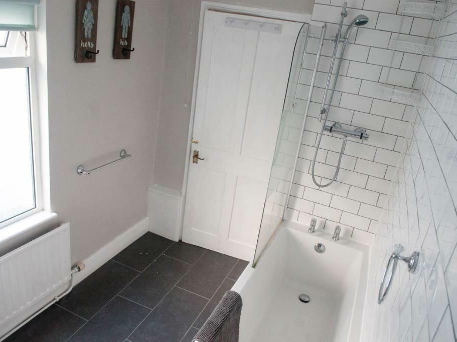 Noble House Exeter Villa Bagian luar foto